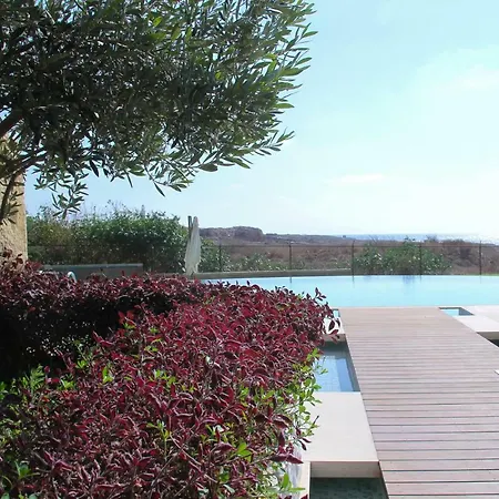 Lighthouse Getaway דירה *