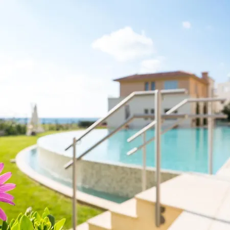 Lighthouse Getaway شقة